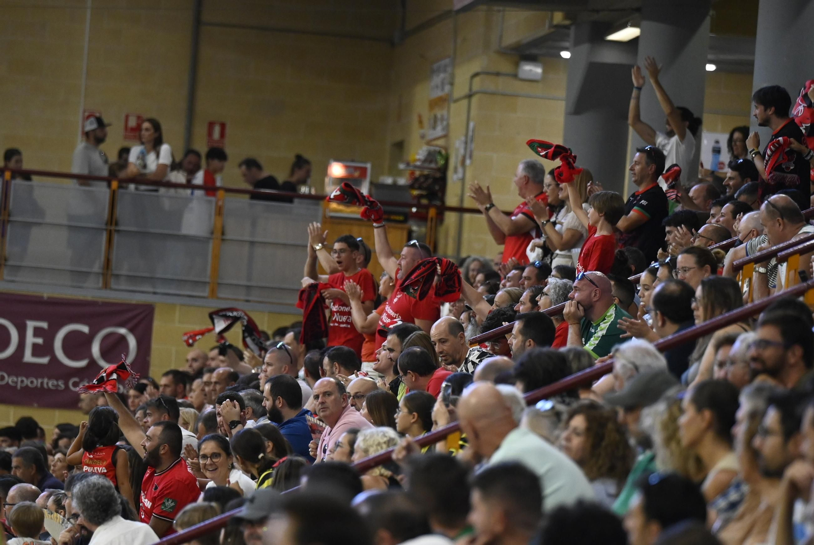 Las mejores fotos del ambiente en Vista Alegre para el Unicaja - Covirán Granada de la Copa de Andalucía de baloncesto