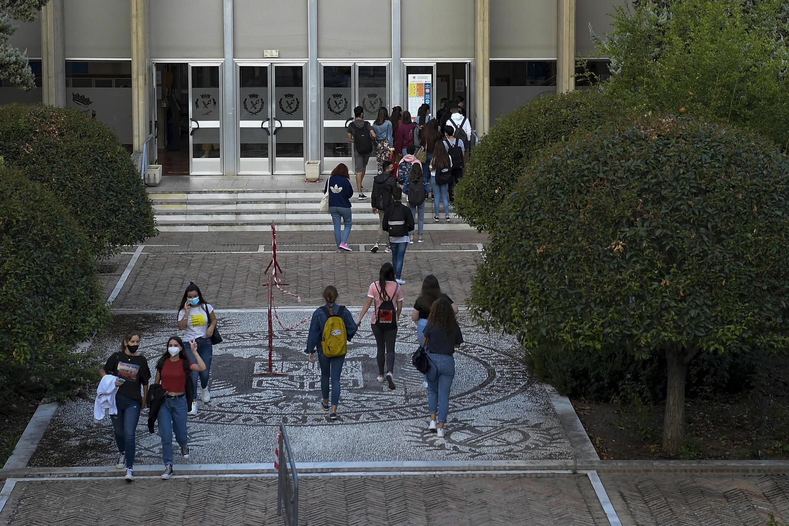 Coronavirus en los jóvenes de Granada: la vuelta a clase rebaja los contagios del verano