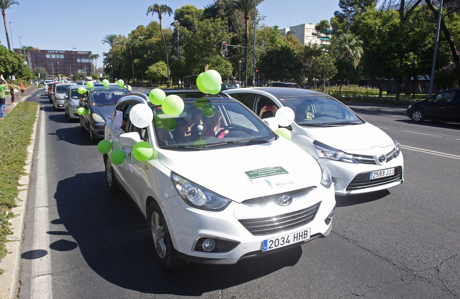 La caravana por una vuelta al cole segura en Córdoba, en fotos