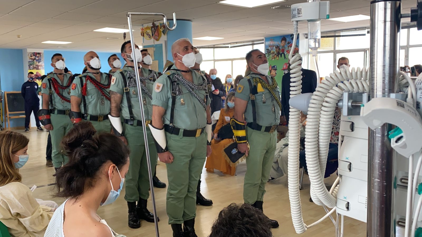 Legionarios en el Hospital Materno Infantil de Málaga.