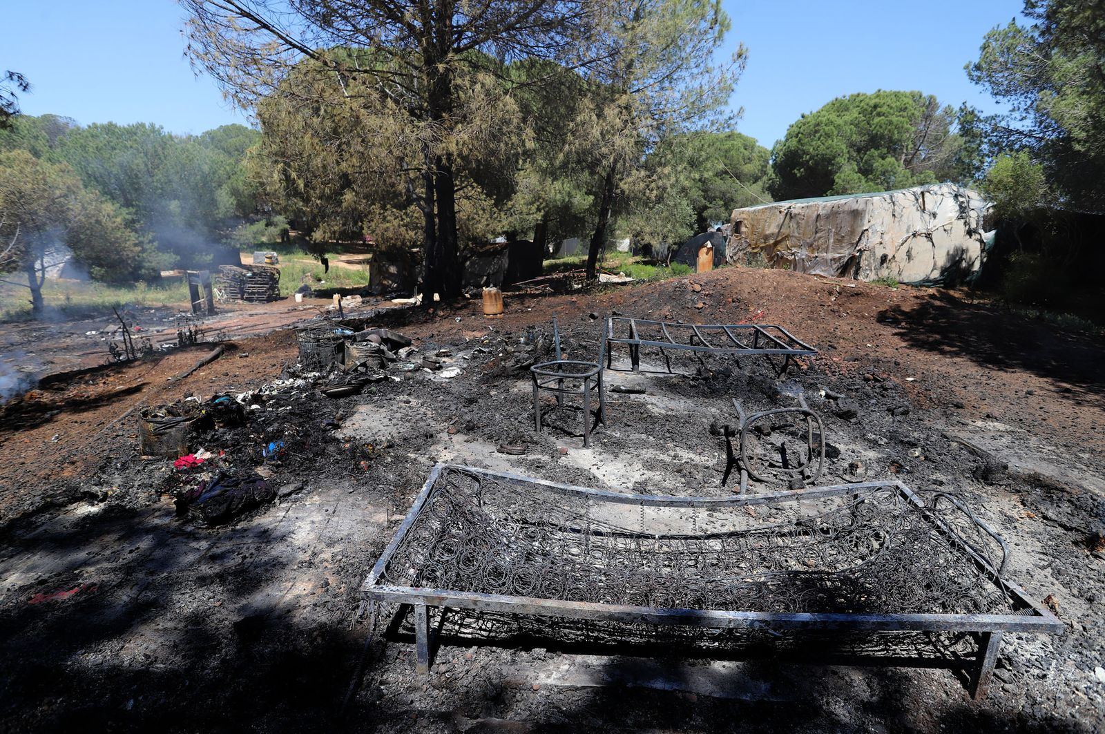 Imágenes del incendio de chabolas en Lucena del Puerto