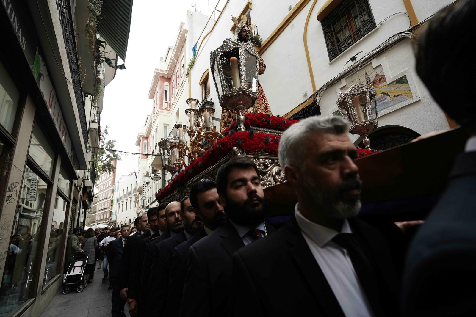 El Vía Crucis de las Cofradías 2020, en fotos