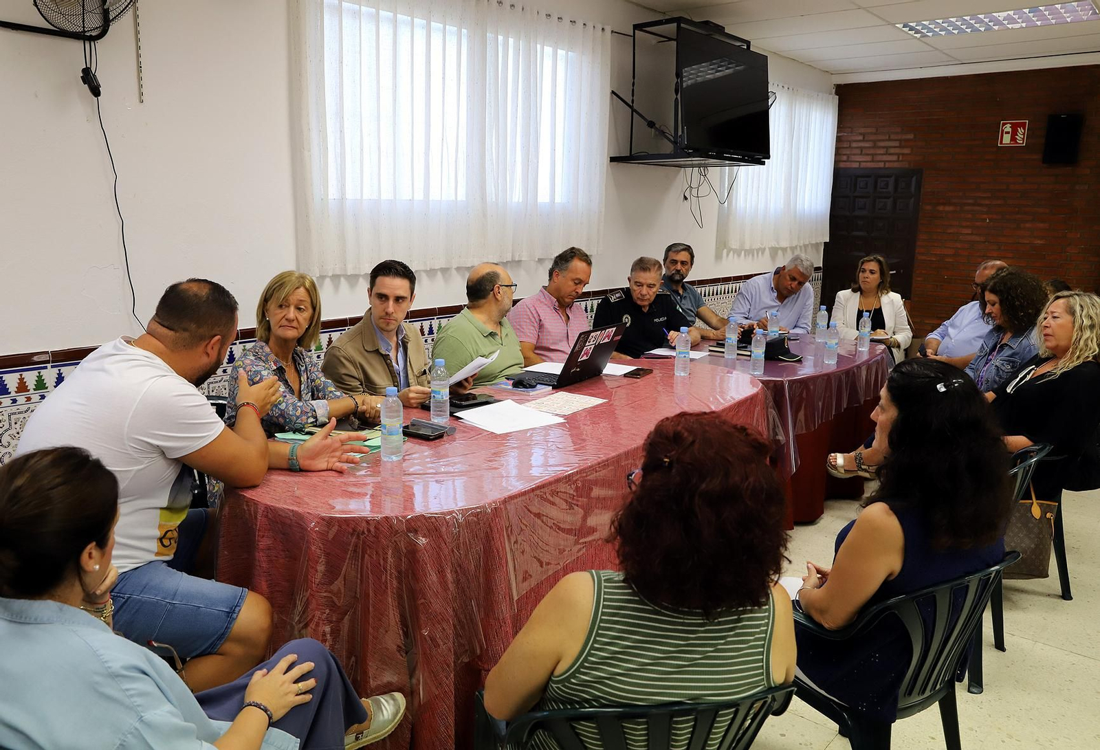 Reunión del Ayuntamiento con los vecinos de Torresoto.