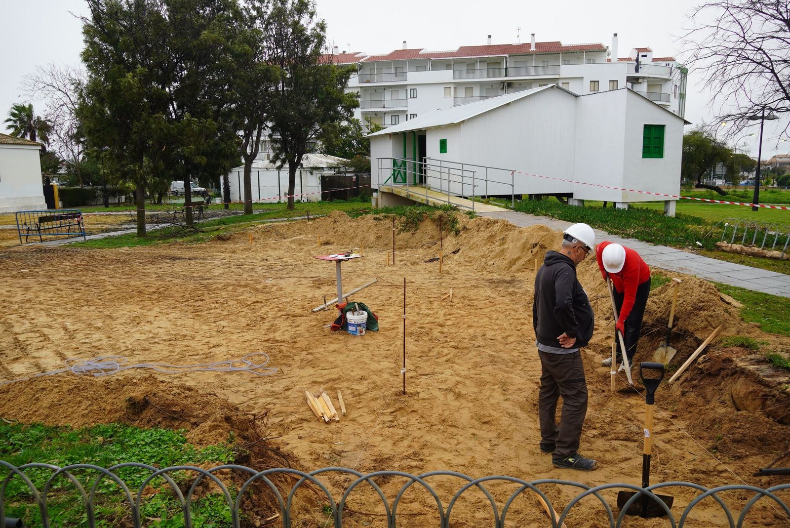 Creación de un área cultural con gradas en la Casa del Guarda.