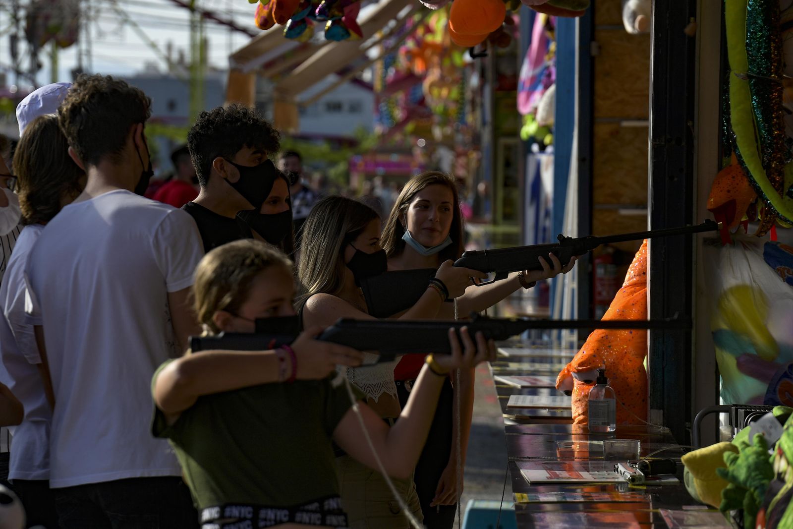 Atracciones de feria, columpios, niños y vida en el Corpus 2021