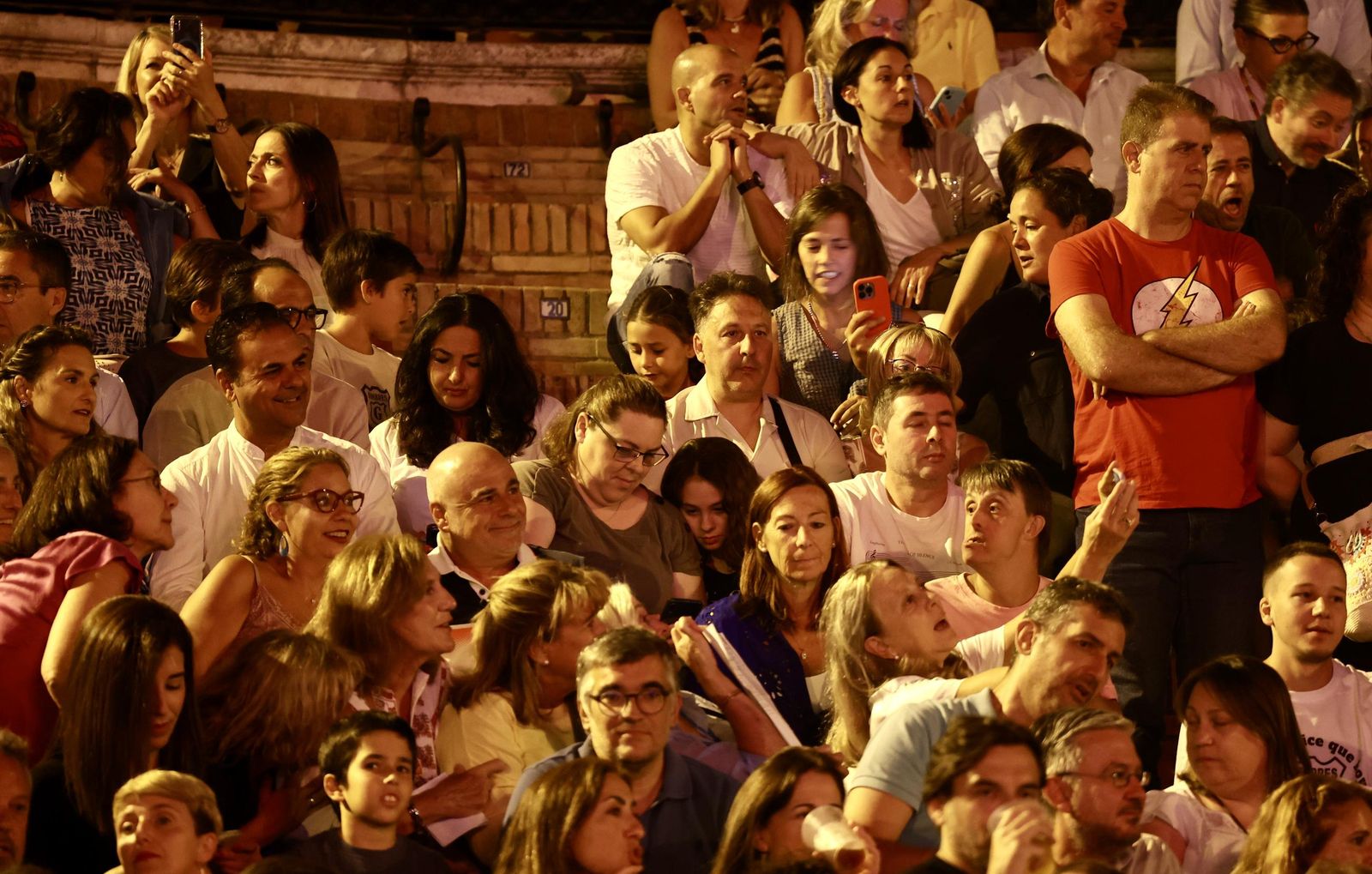 Búscate en el concierto de Hombres G