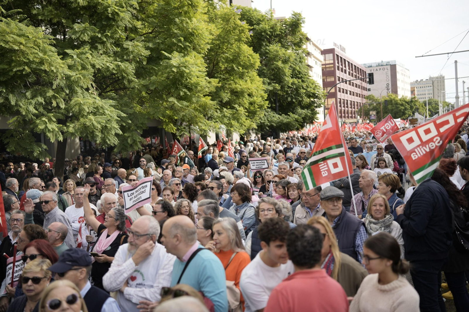 Manifestación en Sevilla convocada por Marea Blanca, UGT y CCOO. Manifestación en Sevilla convocada por Marea Blanca, UGT y CCOO.