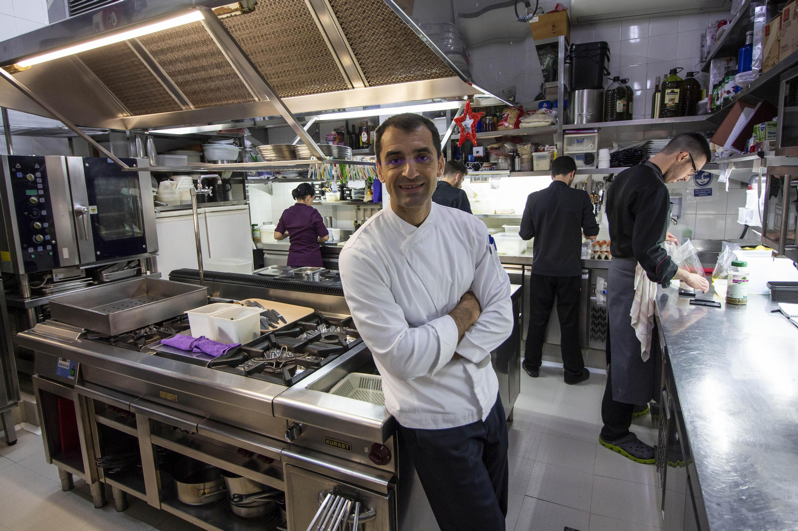 Julio Fernández en el restaurante Abantal, que conserva su estrella Michelin desde el año 2009.