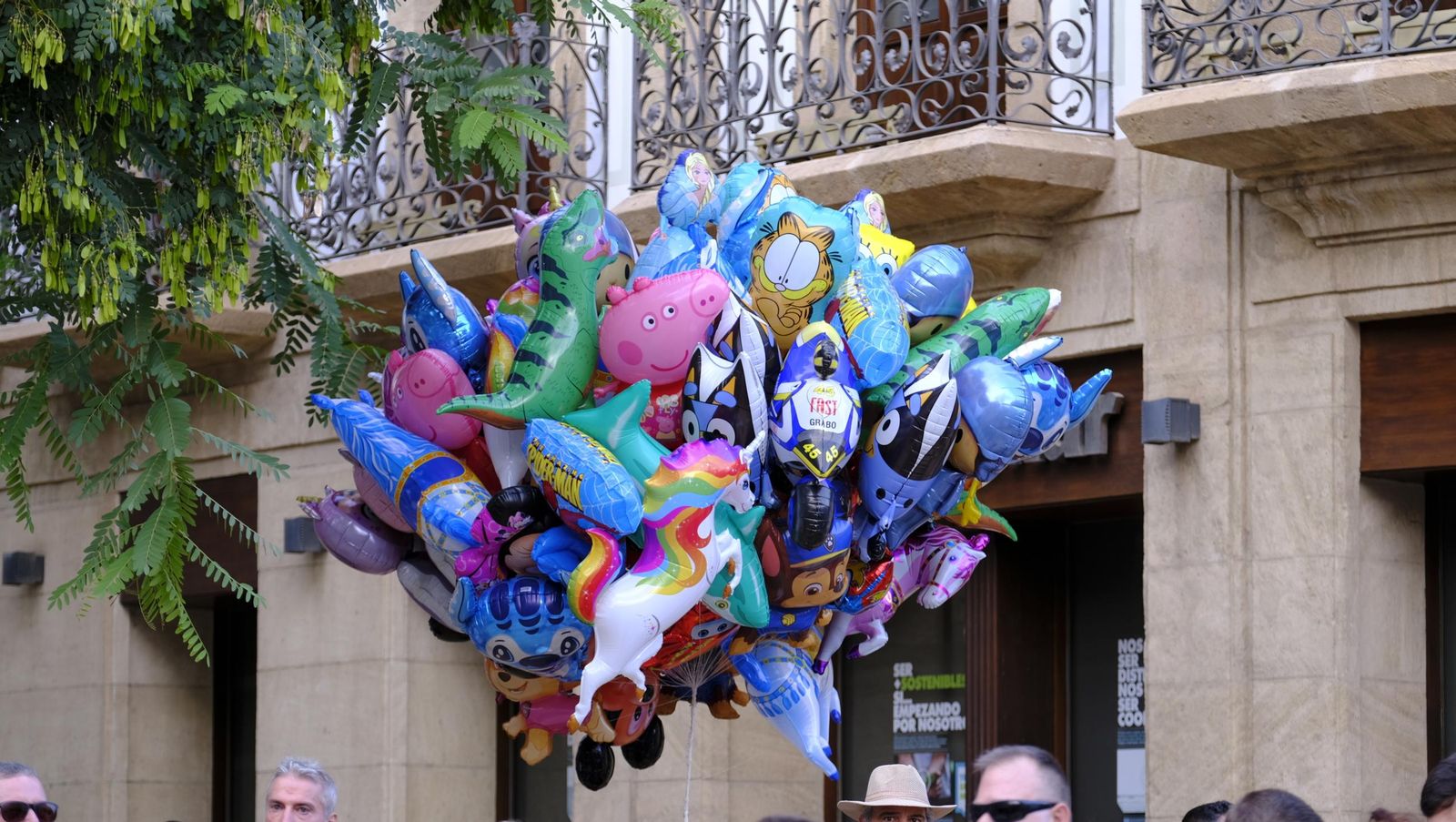 Las mejores imágenes de la Batalla de Flores de Almería