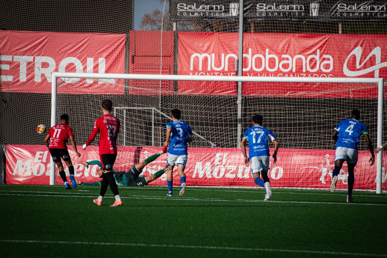 Bloch detuvo un penalti a Alan a los 15 minutos de partido.