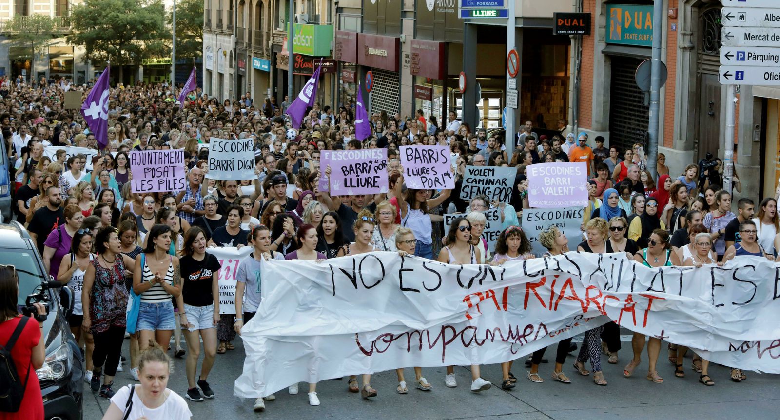 Manifestación de repulsa en Manresa por la violación sufrida por una menor el pasado fin de semana.