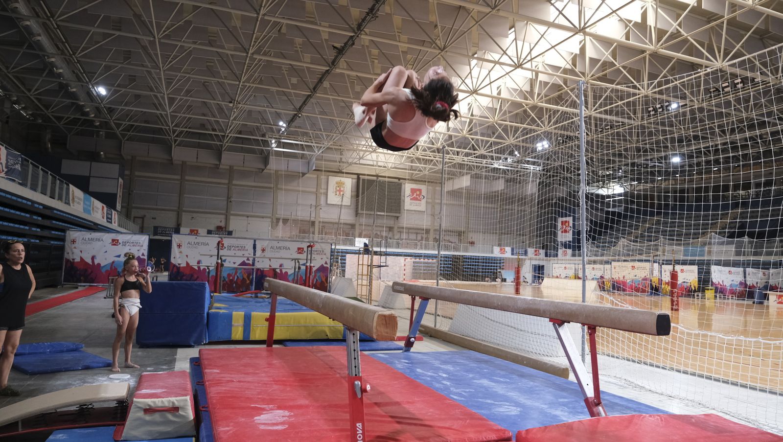 Imágenes de los entrenamientos de los gimnastas almerienses
