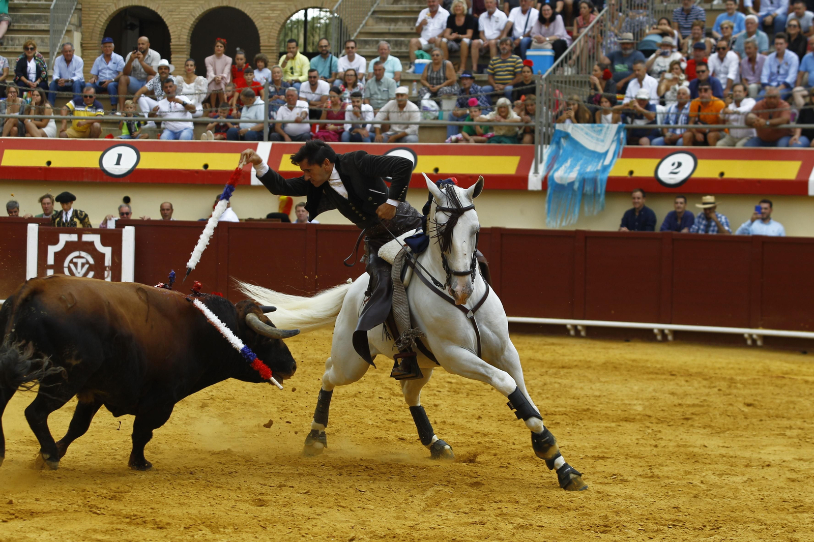 Imágenes de la corrida de rejones en la Feria taurina de Vera 2022