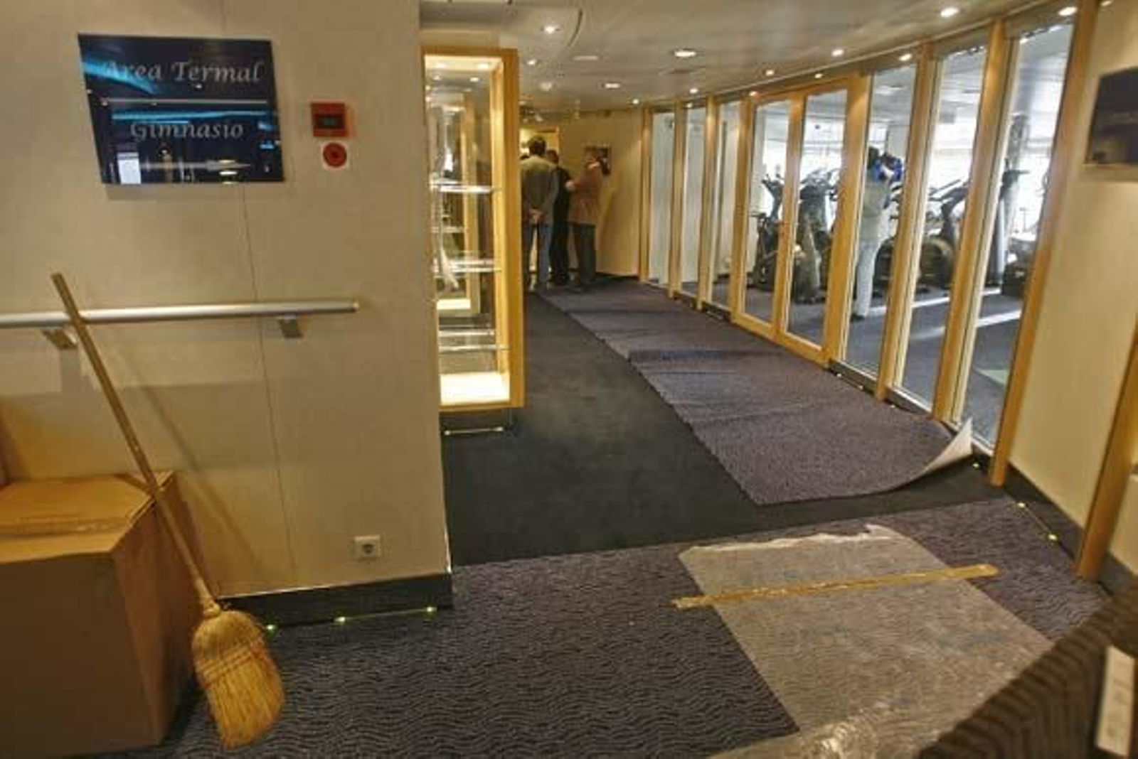 Más de 200 operarios de Navantia participan en la revisión del buque de Iberocruceros

Foto: Joaquin Pino