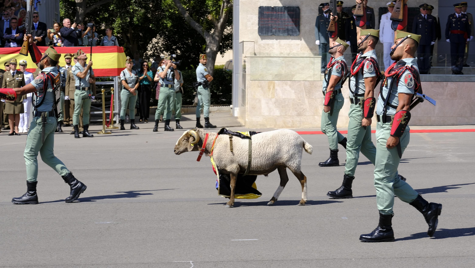 Jornada de puertas abiertas de La Legión Española en Viator