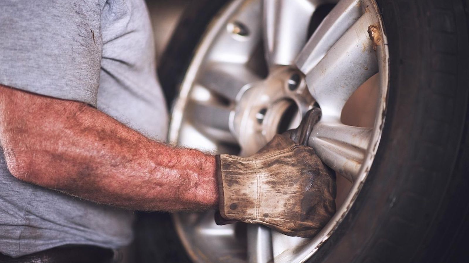 Los españoles cada vez vamos menos al taller