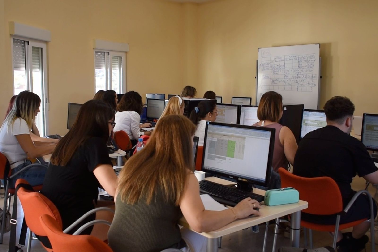 Imagen de una de las formaciones impulsada por el Consorcio Vega-Sierra Elvira y la Junta de Andalucía