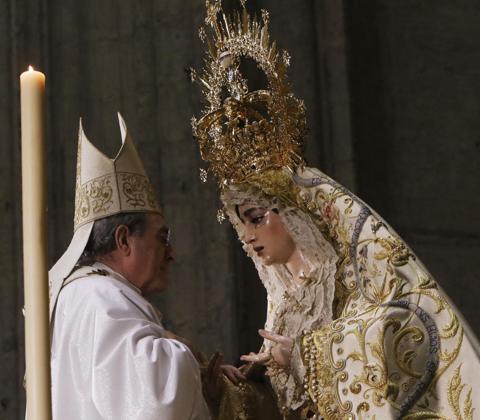 La coronación y el regreso de la Virgen de la Salud, en imágenes
