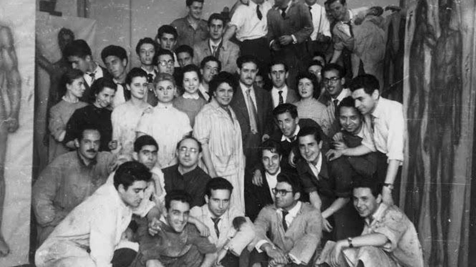 En 1956 con sus alumnos de aquel curso; entre ellos están Jaime Burguillos, Pepe Soto, Joaquín Meana y Cristóbal Aguilar.