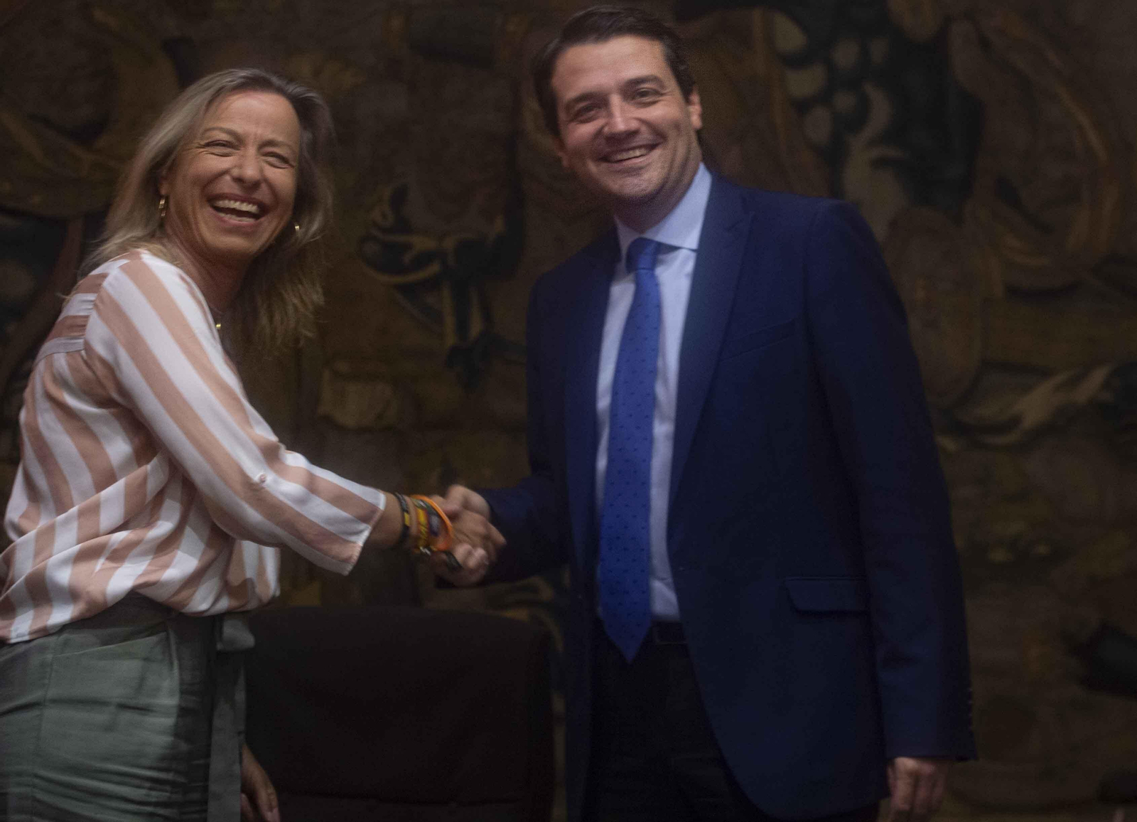 José María Bellido e Isabel Albás, tras firmar el acuerdo del actual cogobierno municipal. José María Bellido e Isabel Albás, tras firmar el acuerdo del actual cogobierno municipal.