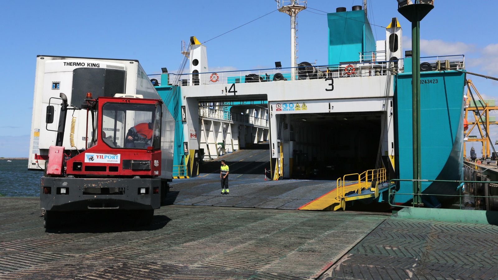 Plataforma de carga ro-ro en el Muelle Sur.