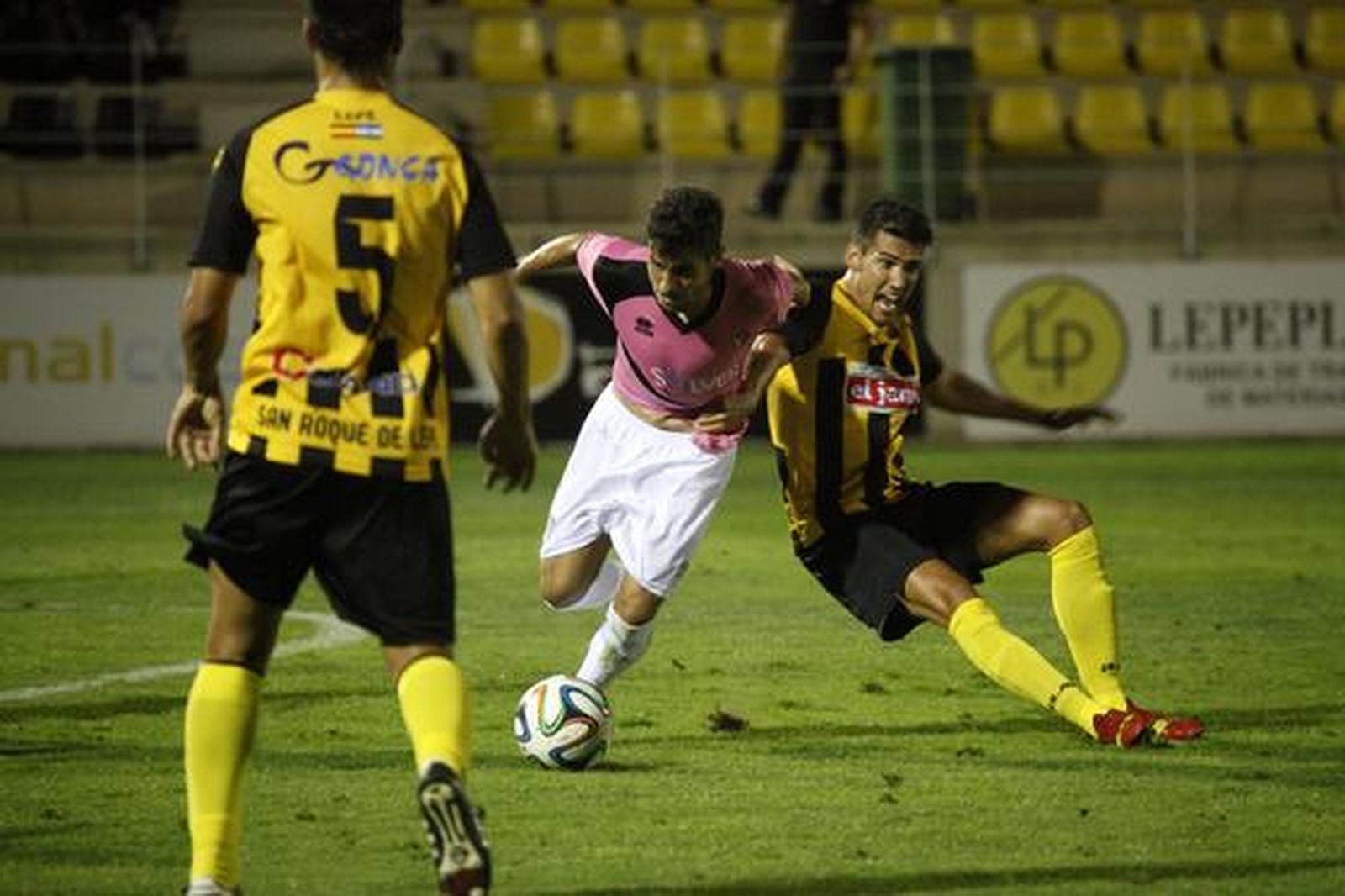 El Cádiz elimina al San Roque de Lepe (0-3) en la Copa del Rey con una imagen muy convincente

Foto: Dani Gomez