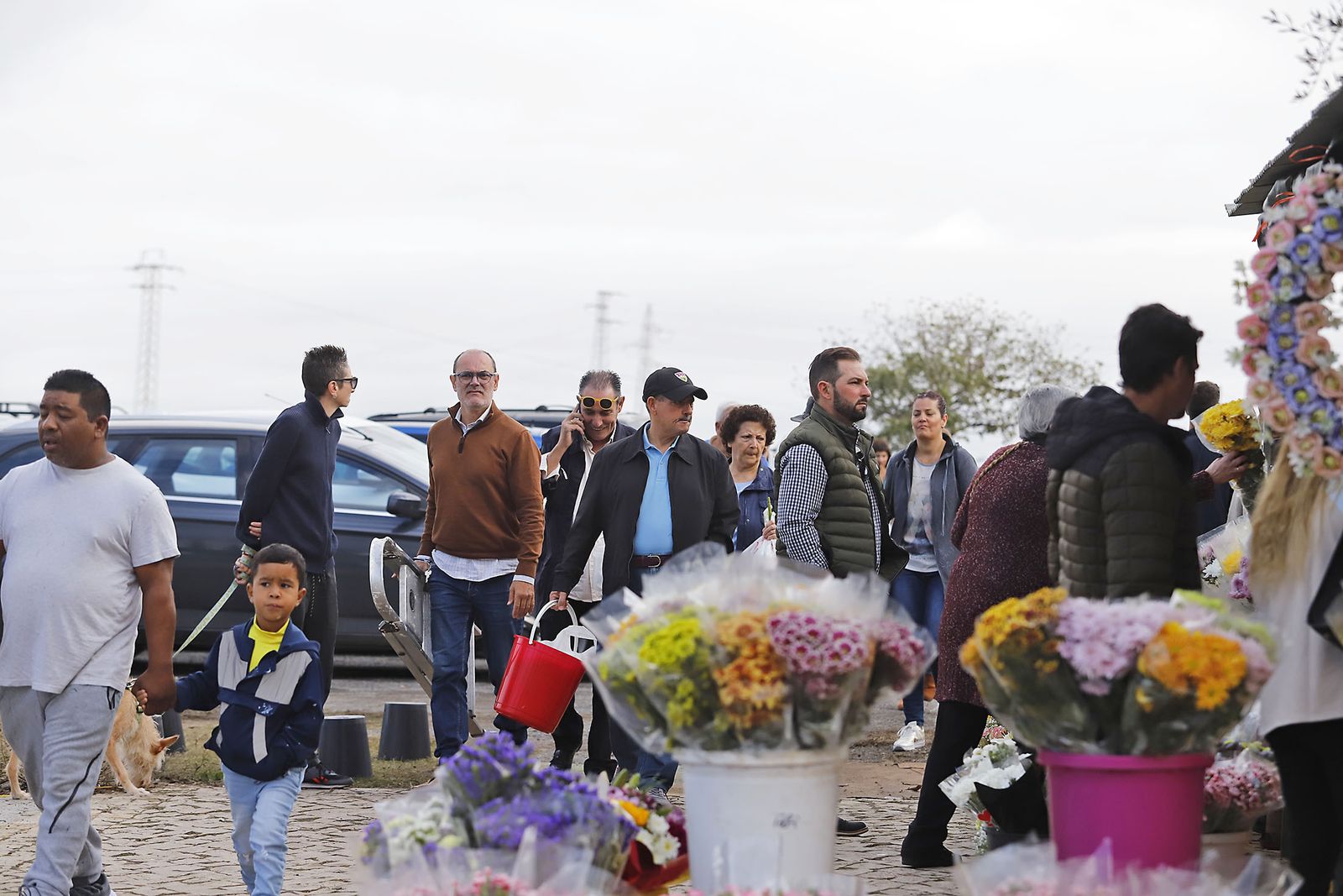 Imágenes del Día de Todos los Santos en el cementerio de la Soledad de Huelva