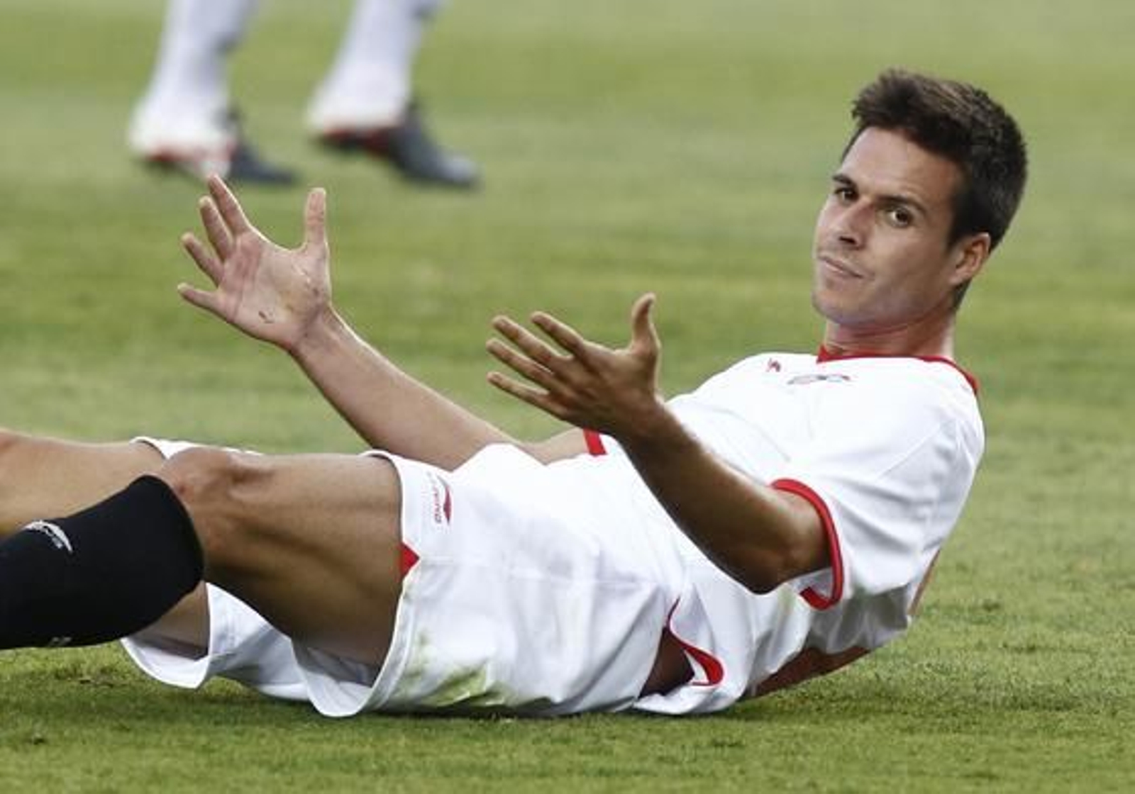 El Sevilla vence al Valencia en casa pese a jugar más de 20 minutos con nueve jugadores (1-0). / Antonio Pizarro