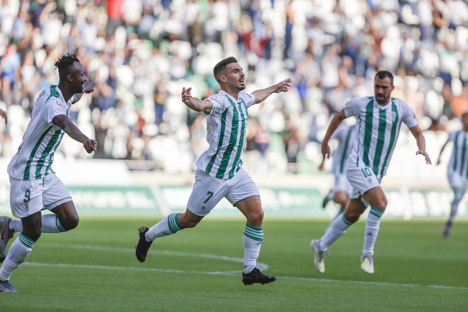 Zelu celebra su gol al San Fernando en el último partido del Córdoba CF.