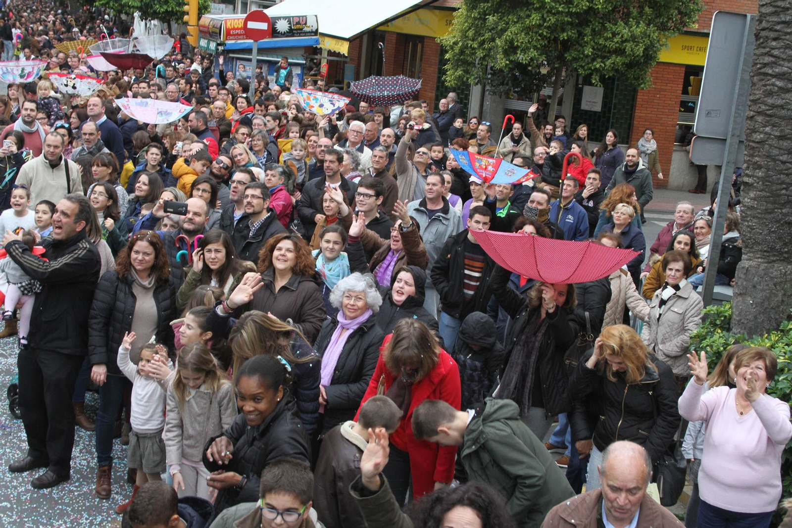 Cabalgata de los Reyes Magos 2018: Melchor, Gaspar y Baltazar adelantan su salida para llenar de ilusión las calles de Huelva