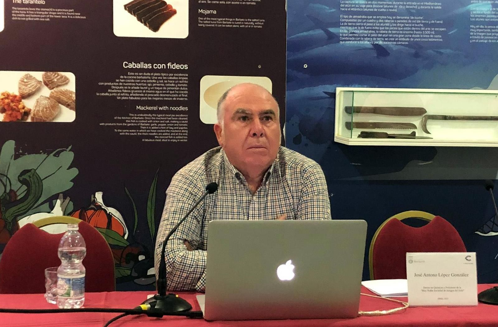 El isleño José Antonio López, en un momento de su ponencia El isleño José Antonio López, en un momento de su ponencia