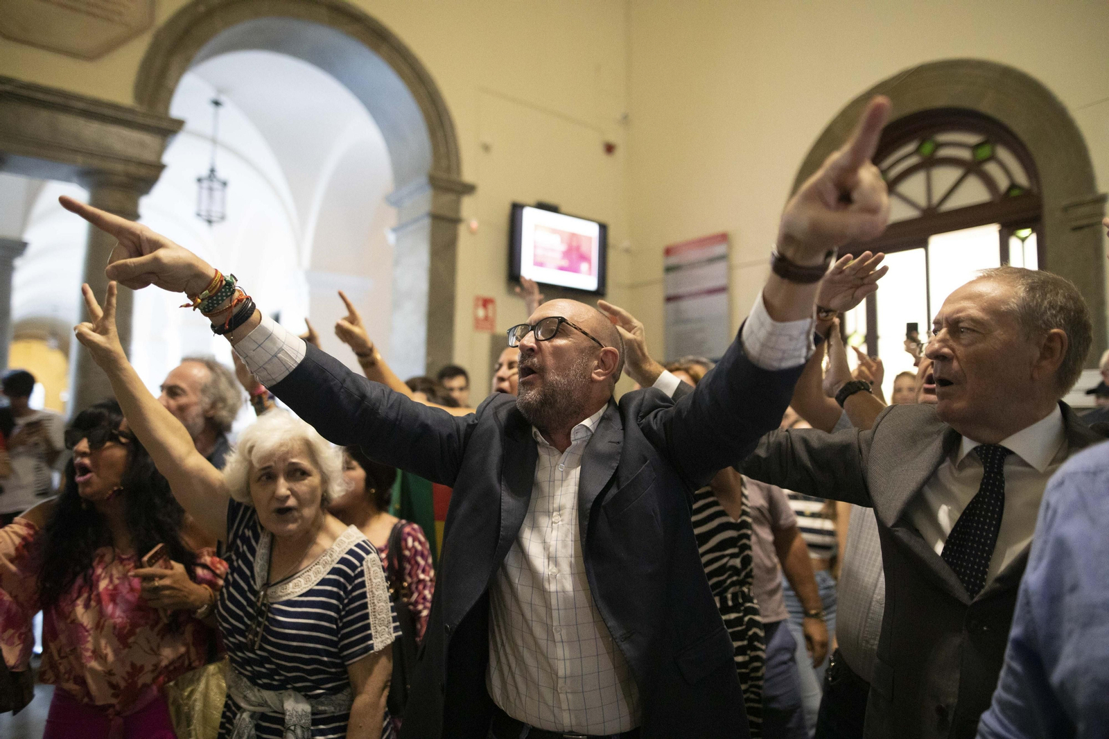 Altercados en la conferencia de Macarena Olona en Granada