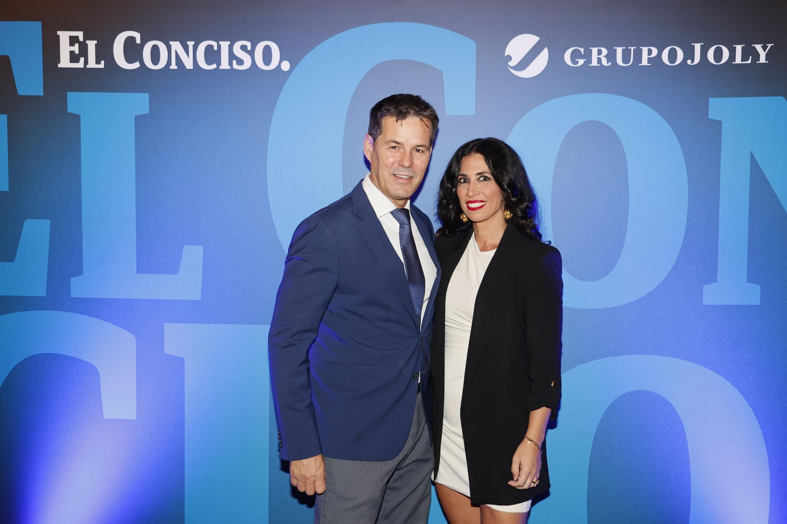 Antonio Artura, Esther Menacho