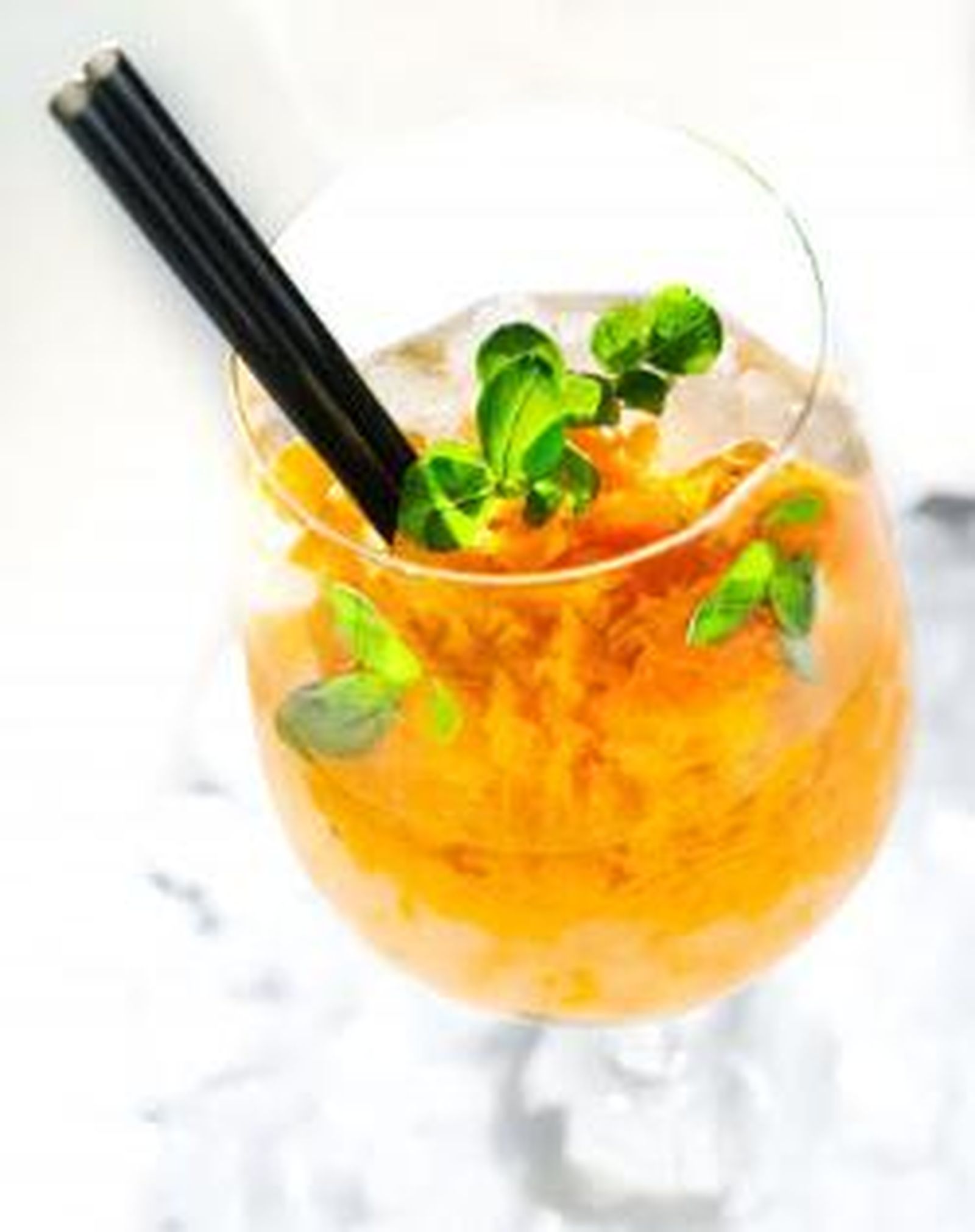 Rebujito de Manzanilla Pasada, Mango y Albahaca.