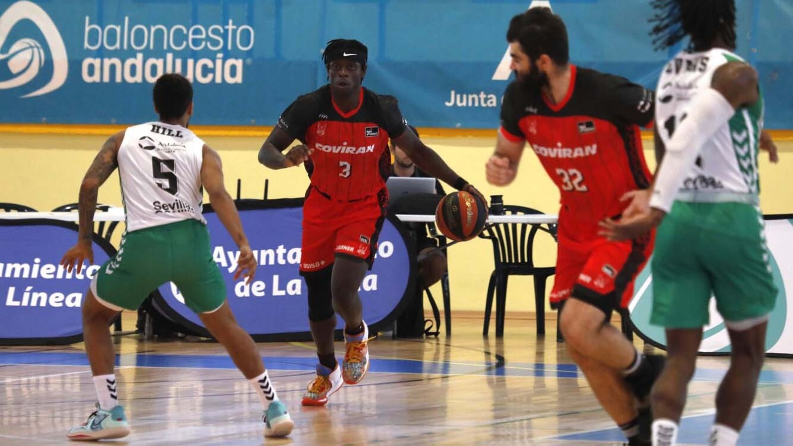 Las fotos de Real Betis - Fundación Granada en la Línea