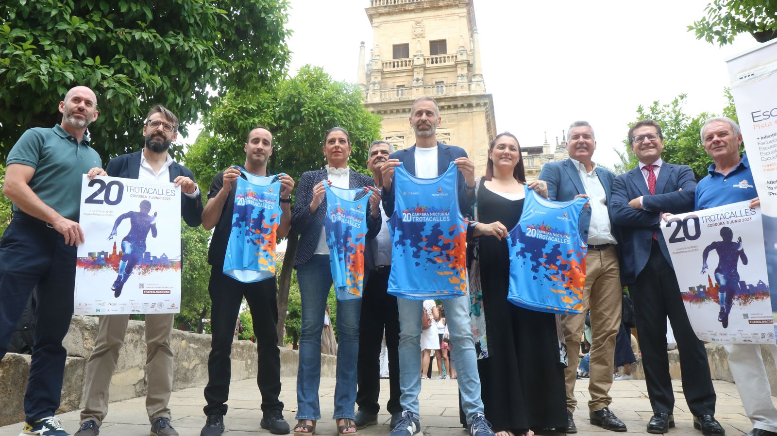 Las autoridades, durante la presentación.
