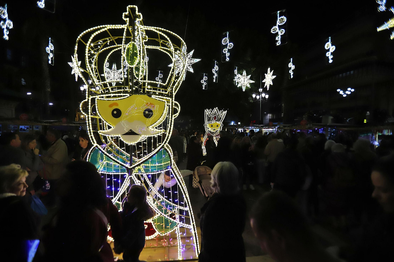 Imágenes del alumbrado navideño en las calles de Huelva