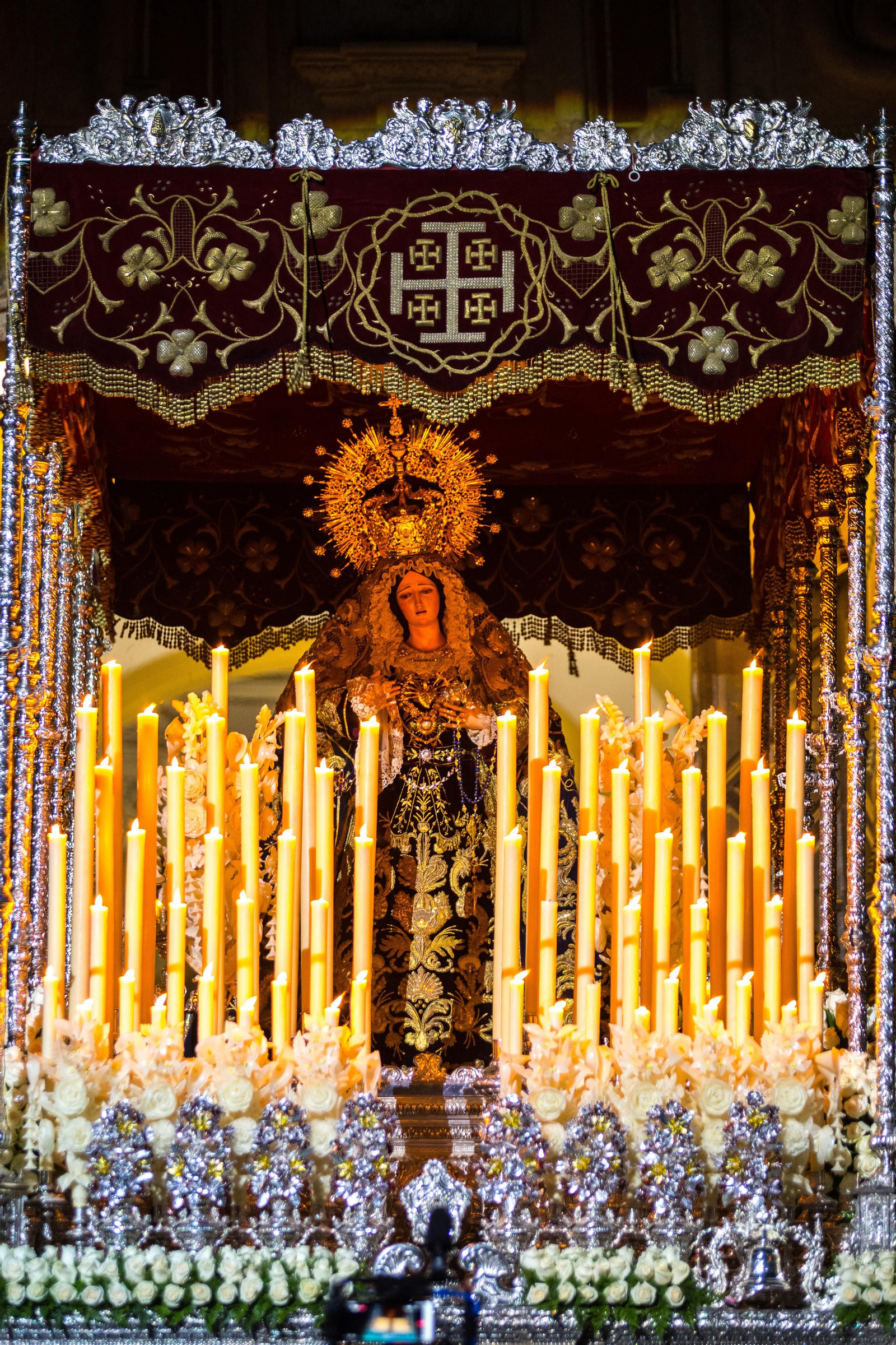 Madrugada de Viernes Santo en San Fernando: Las imágenes del Nazareno