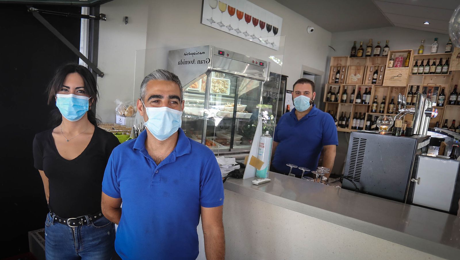 Imágenes de restaurantes y bares que comienzan la reapertura