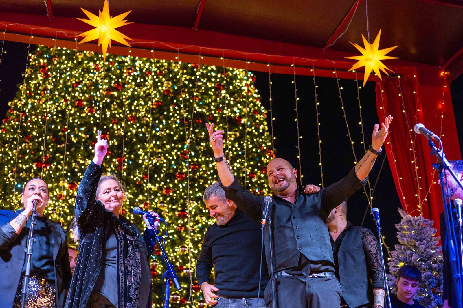 Segunda zambomba navideña en la plaza del Rey de San Fernando: las imágenes