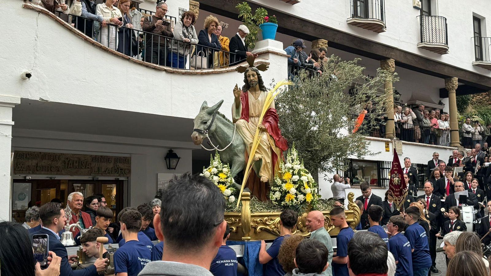 La salida de La Pollinica en Mijas.