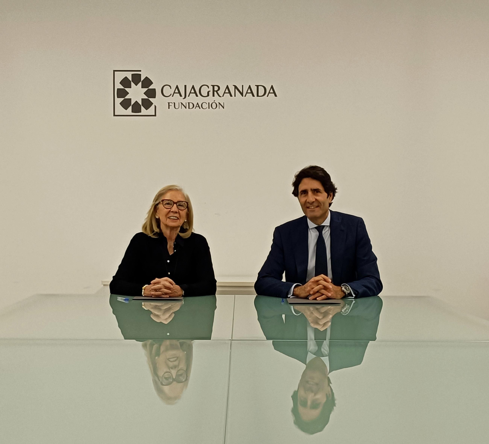 María Elena Martín Vivaldi, presidenta de CajaGranada Fundación, e Ignacio Cuerva, consejero delegado de Cuerva