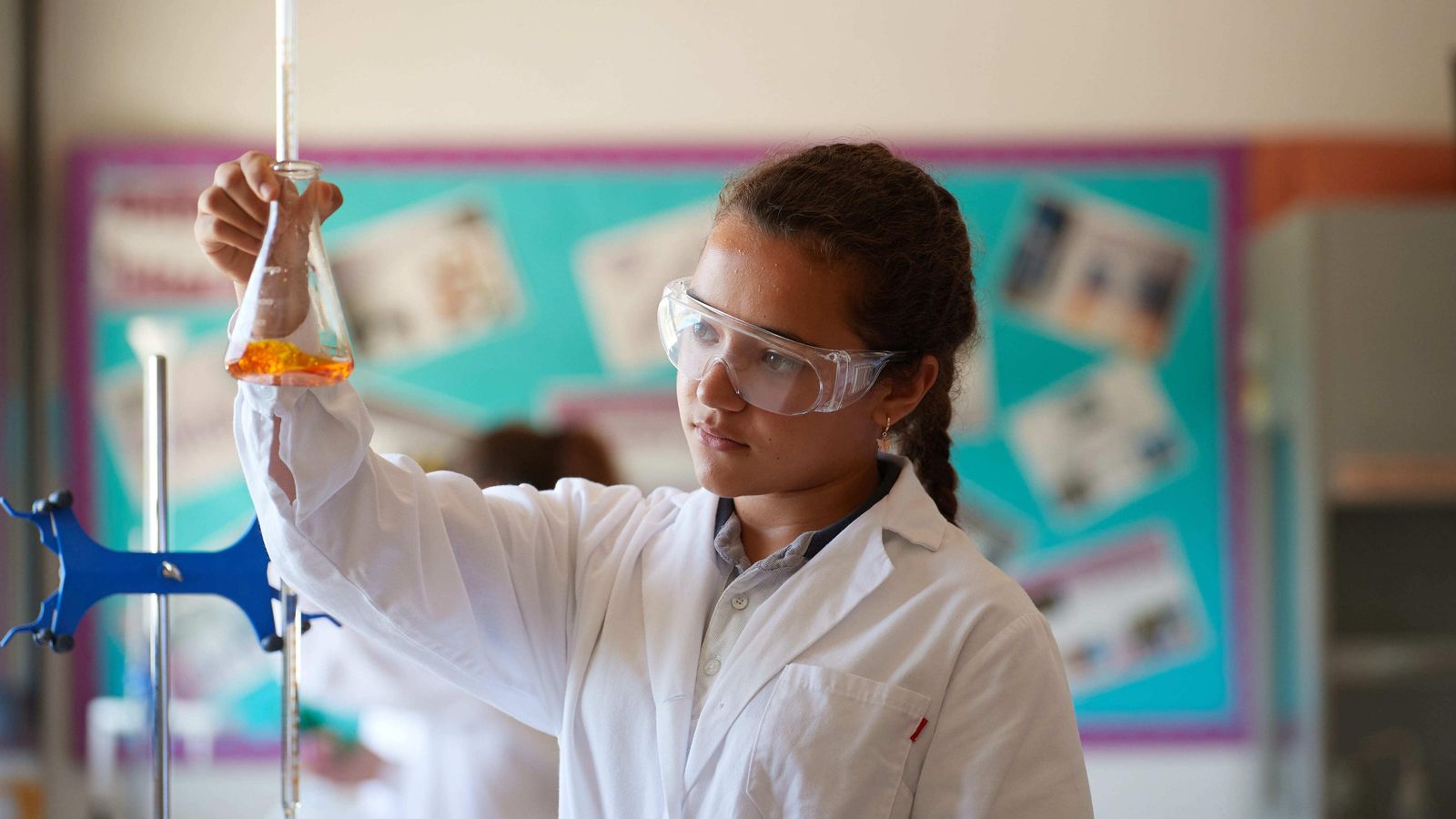 Esta entidad educativa cuenta con un área de ciencias recientemente inaugurada con tres laboratorios.