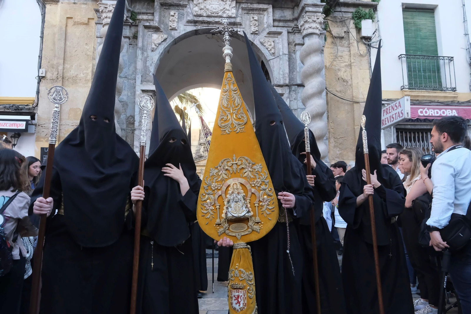 Viernes Santo en Córdoba: la procesión de la Expiración, en imágenes