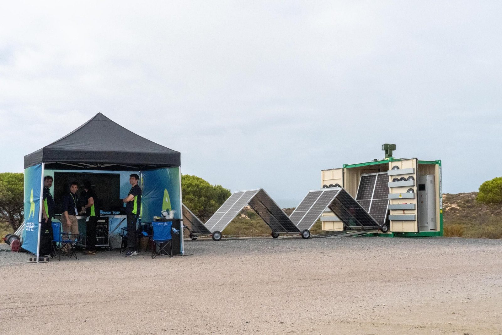 Las espectaculares imágenes del `Atlas 25´, ensayo militar contra drones en Huelva