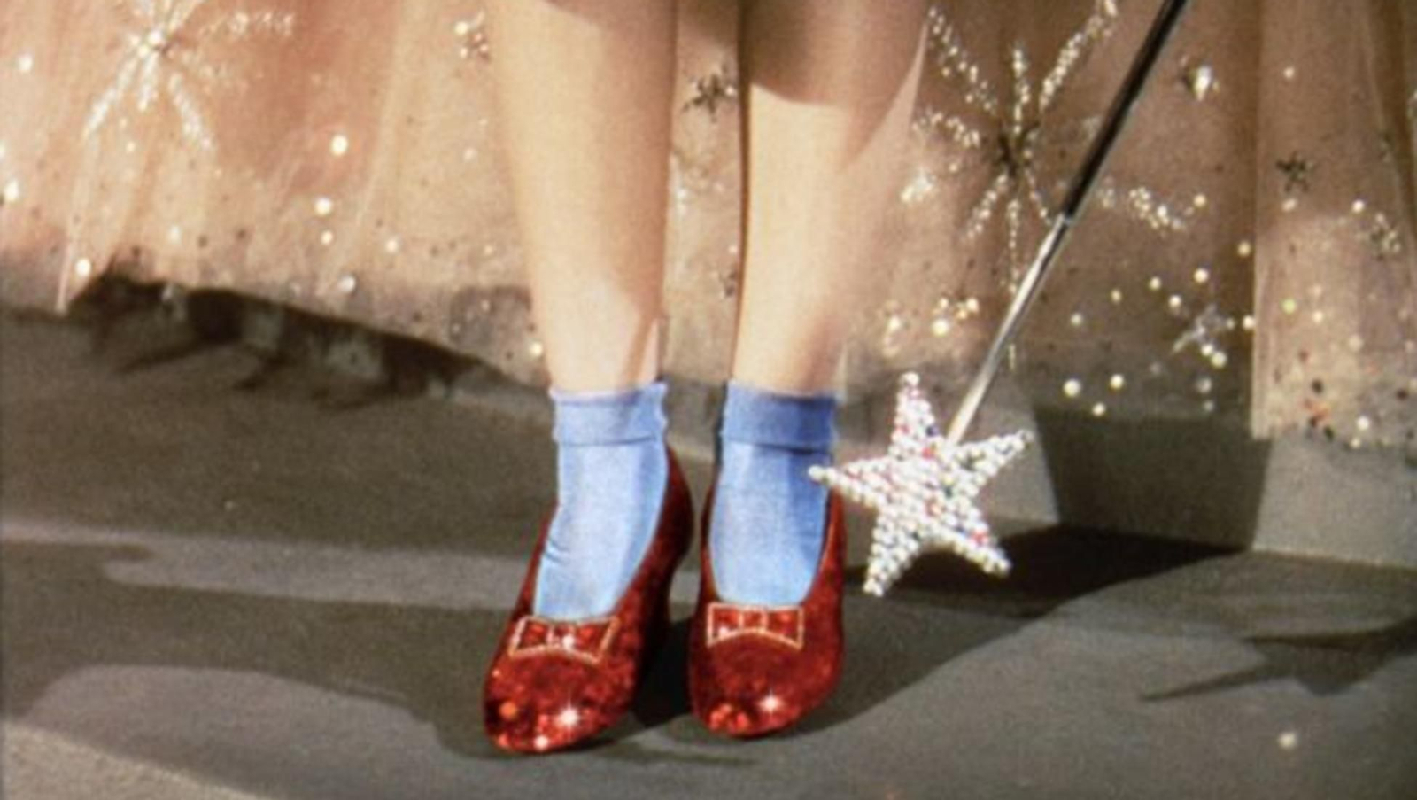 Los zapatos rojos de Dorothy (Judy Garland) en 'El mago de Oz' (1939). 10 zapatos icónicos del cine