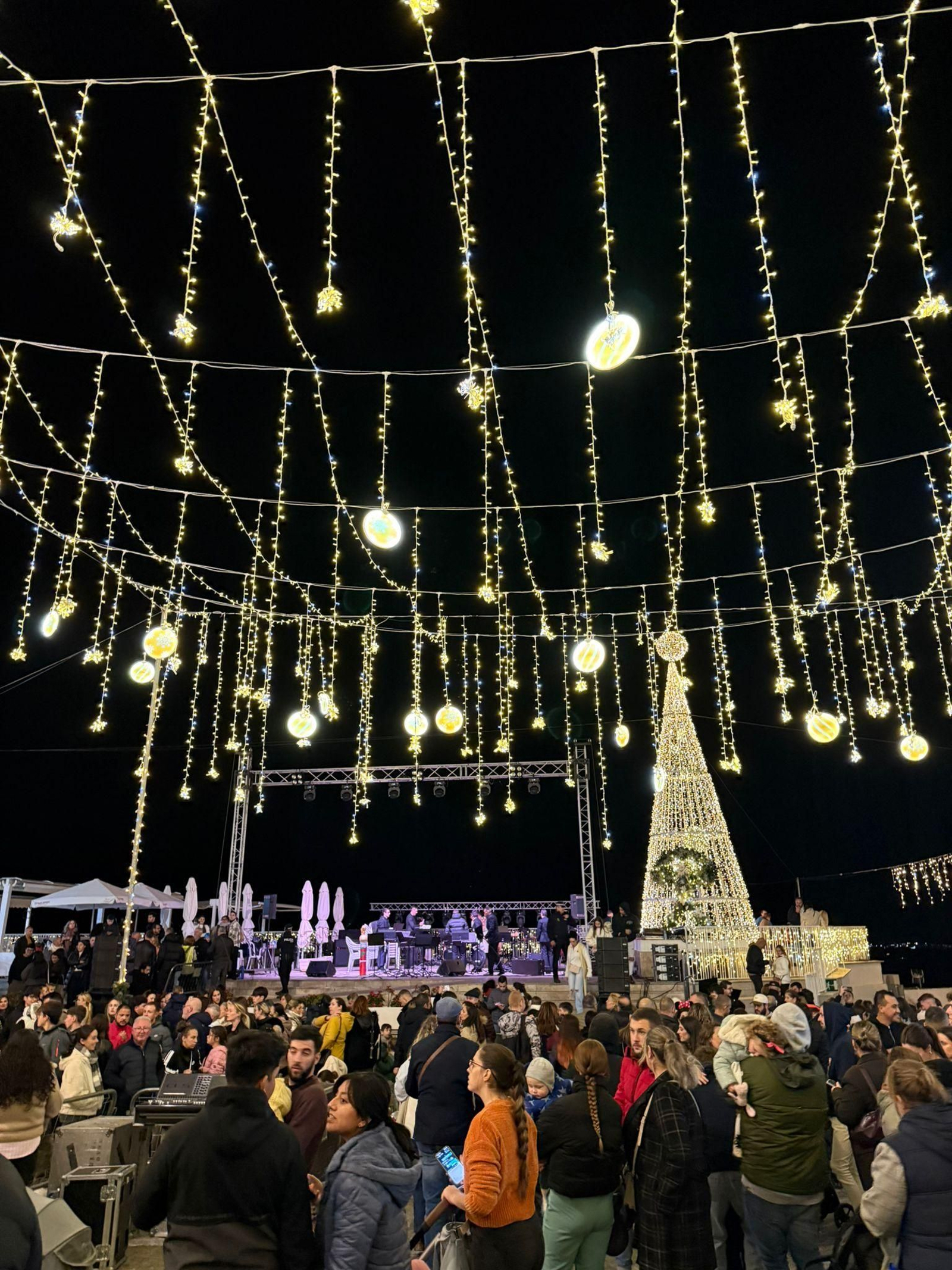Y la Navidad llegó a Mojácar: así ha sido el espectacular encendido del alumbrado