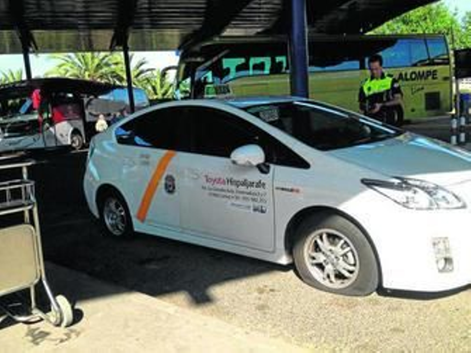 Uno de los taxis pinchados la semana pasada.