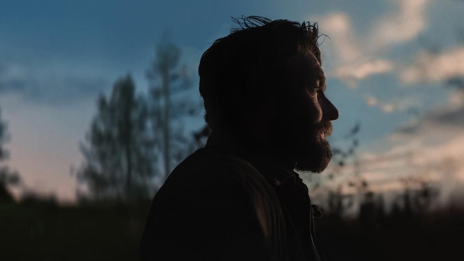 Joel Edgerton en una imagen de 'Sueños de trenes', de Clint Bentley, disponible en Netflix.