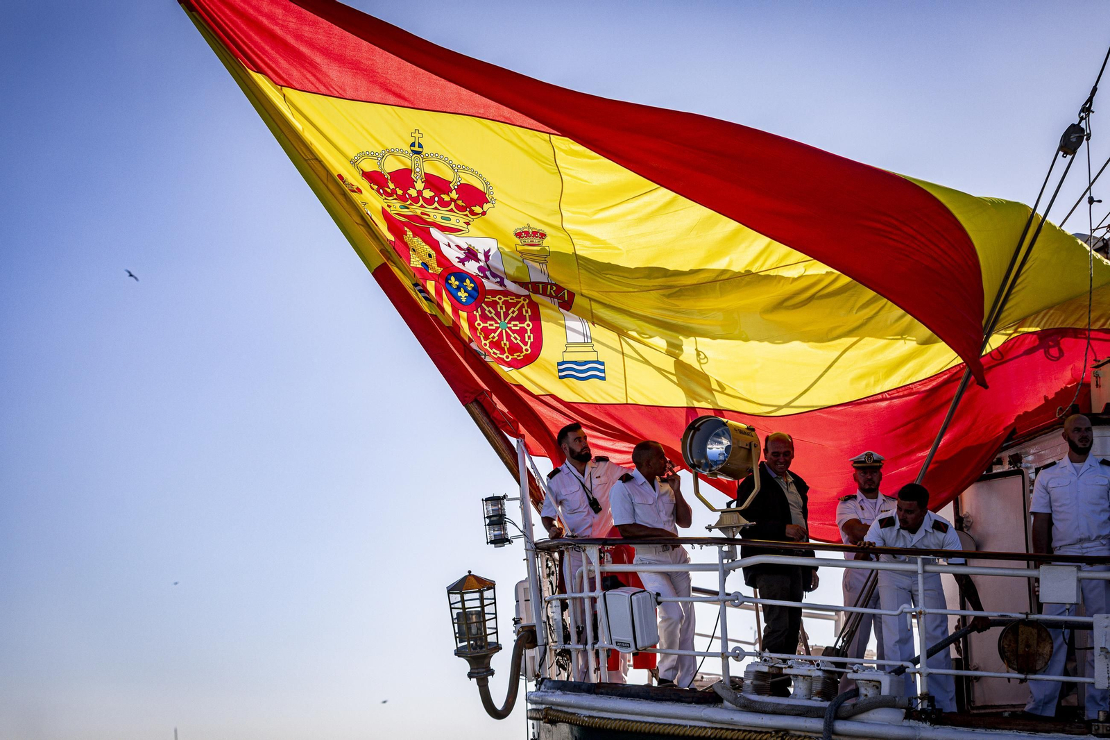 Las imágenes de la llegada del buque 'Juan Sebastián de Elcano' a Cádiz